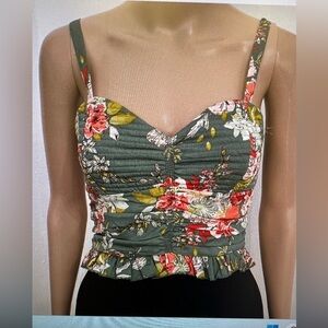 BOG Collection crop floral top size M.